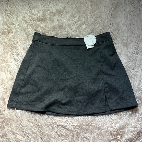 Hollister Dresses & Skirts - NWT Hollister Gray Skirt